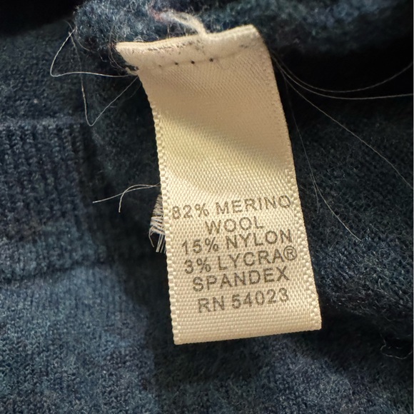 Banana Republic Women's Blue Crewneck Sweater with Sleeve Buttons Size Medium - Picture 4 of 6